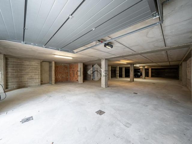 Capannone in vendita di 750 m² in Via Makallè