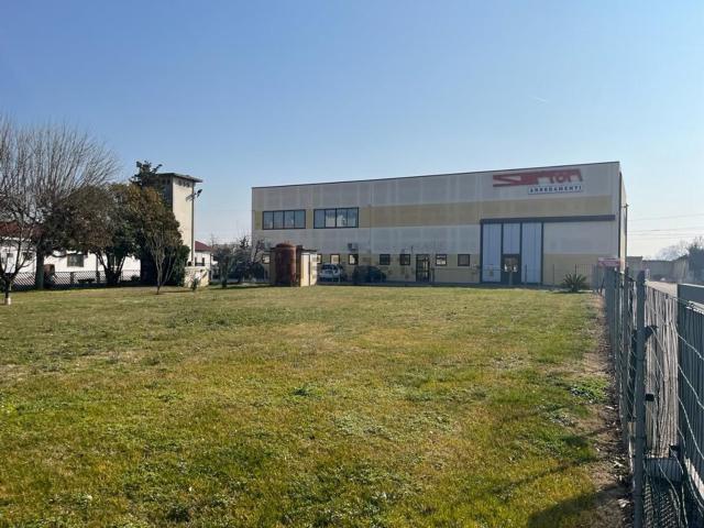 Capannone in vendita di 750 m² in Via rampa, 7