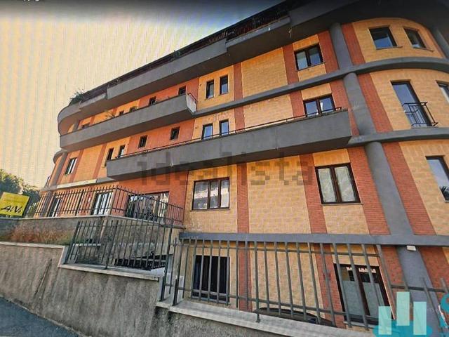 Capannone in vendita di 750 m² in Via Virgilio, 14