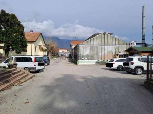 Capannone in vendita di 7553 m² in Via Cinzio Cenedese, 93