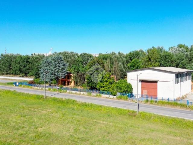 Capannone in vendita di 769 m² in Via delle Industrie, 6