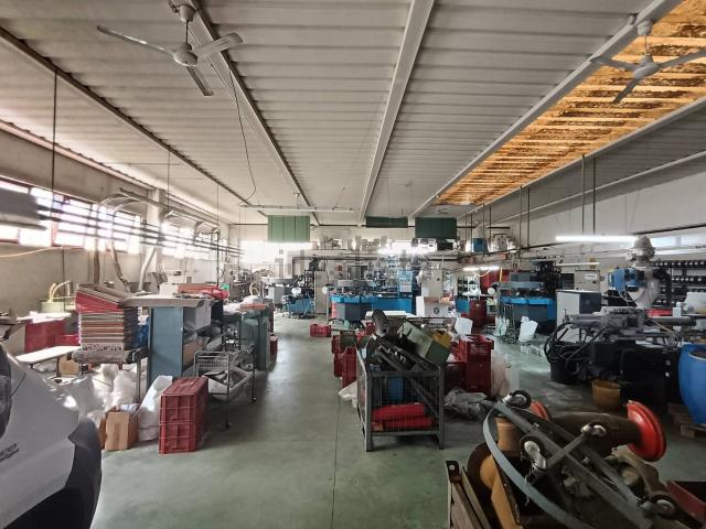 Capannone in vendita di 770 m²