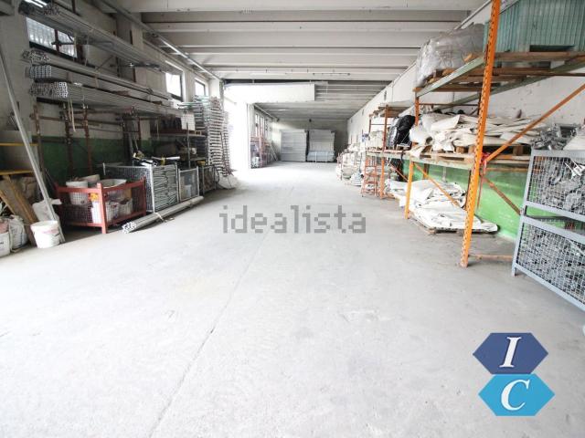 Capannone in vendita di 770 m² in Via Vecchia Milanese
