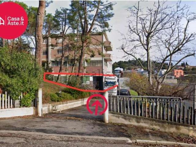 Capannone in vendita di 774 m² in Via Dolomiti, 63