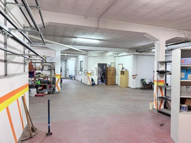 Capannone in vendita di 780 m² in Via Bezzecca, 20