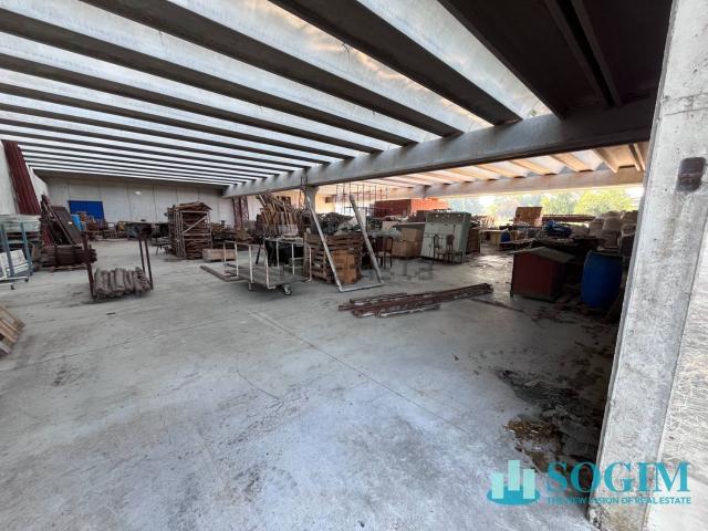 Capannone in vendita di 7850 m² in Via Fermi, 5