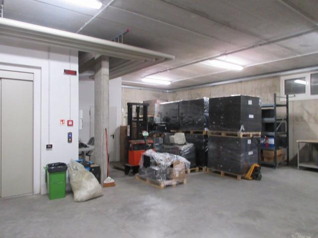 Capannone in vendita di 7880 m² in Via Bacchiglione, 49