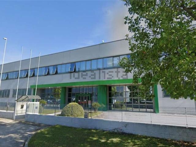 Capannone in vendita di 7880 m² in Via Bacchiglione