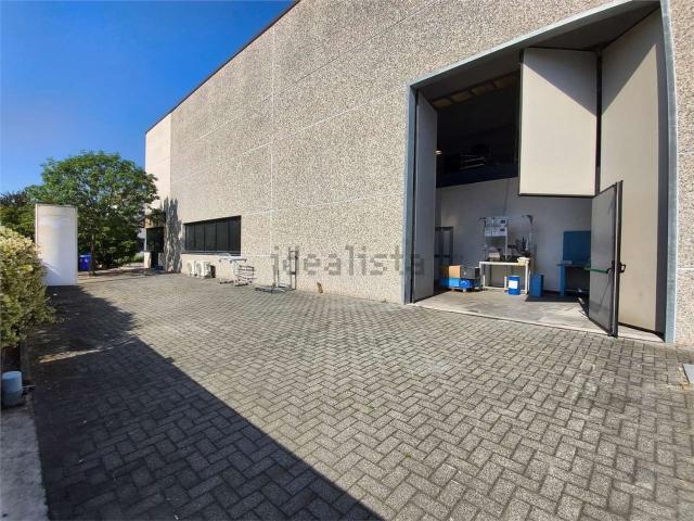 Capannone in vendita di 790 m²