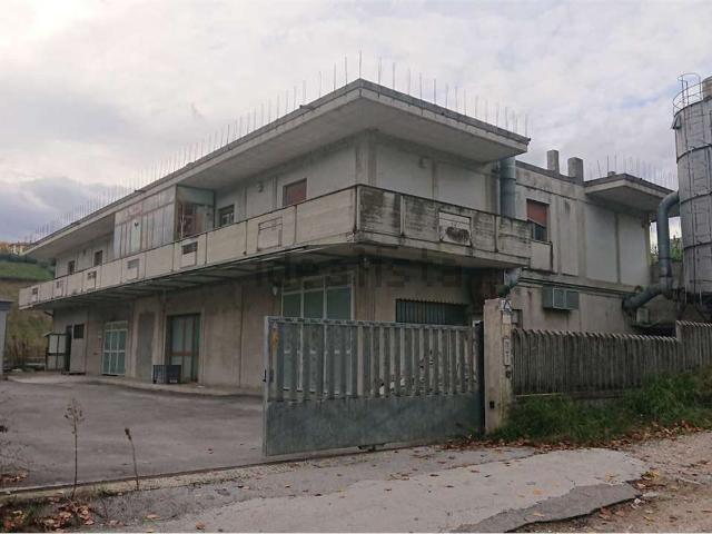 Capannone in vendita di 790 m² in Via Fonte Monsignore