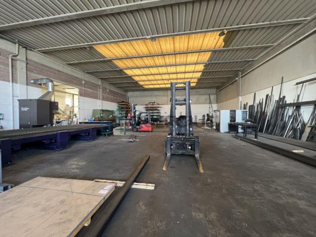 Capannone in vendita di 800 m²