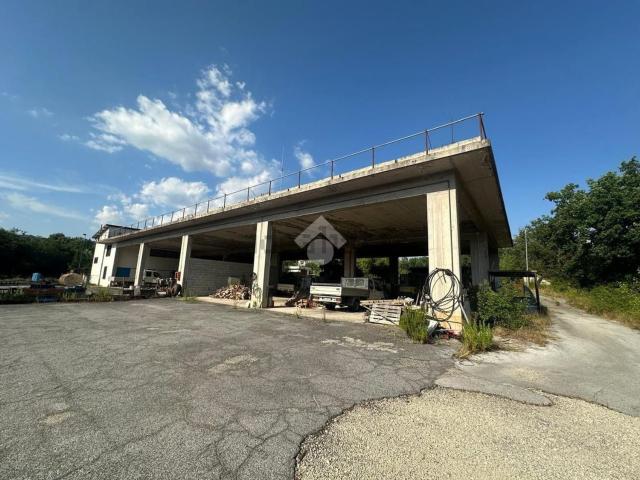 Capannone in vendita di 800 m²