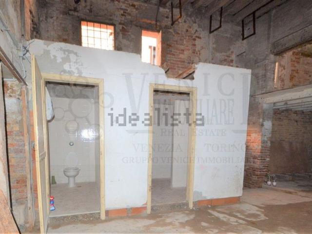 Capannone in vendita di 800 m²