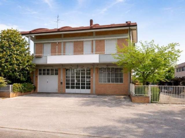 Capannone in vendita di 800 m²