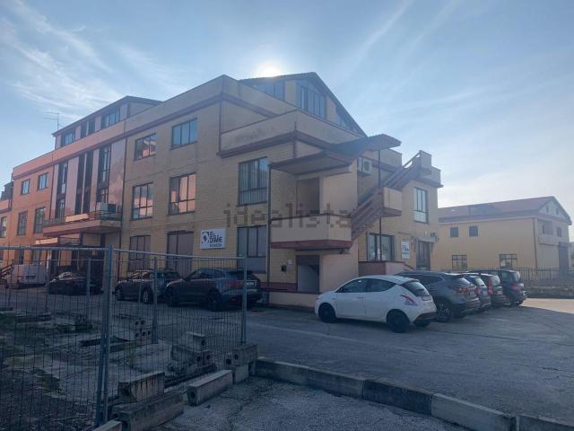 Capannone in vendita di 800 m² in Via Aterno, 9