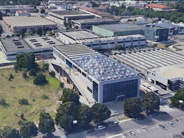 Capannone in vendita di 800 m² in Via Breve, 6
