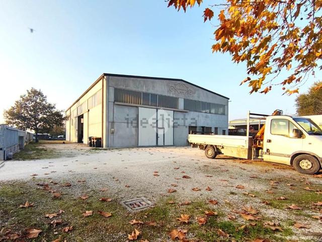 Capannone in vendita di 800 m² in Via dello Stagnino