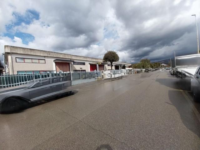 Capannone in vendita di 800 m² in Via di Maliseti