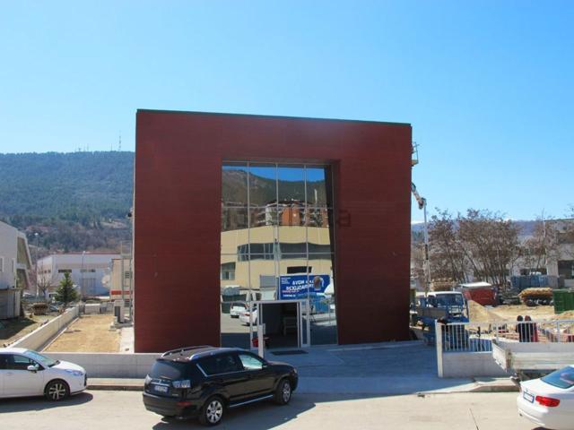 Capannone in vendita di 800 m² in Via Fonte Burri