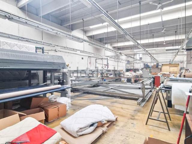 Capannone in vendita di 800 m² in Via Leonardo Da Vinci, 54