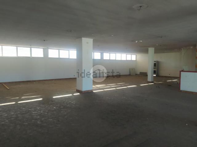 Capannone in vendita di 800 m² in Via Matteotti