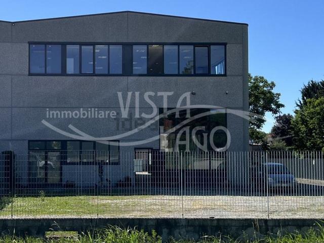 Capannone in vendita di 800 m² in Via Salvo D&apos Acquisto