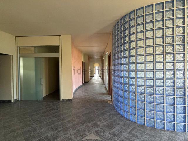 Capannone in vendita di 800 m² in Via Sterpulino