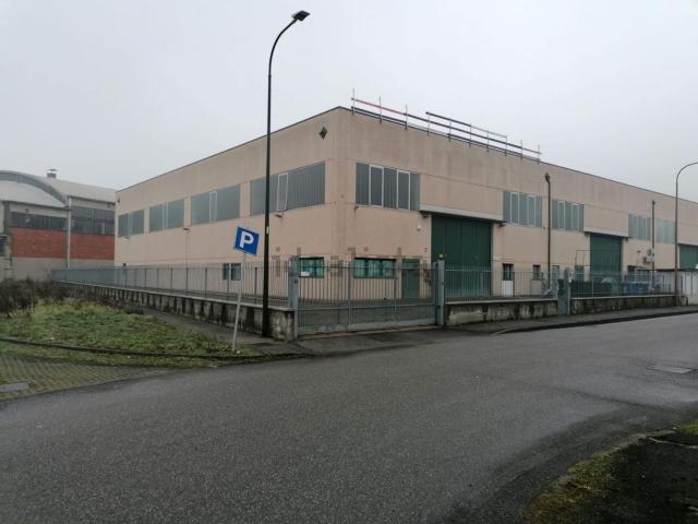 Capannone in vendita di 800 m² in Via Pordoi, 10