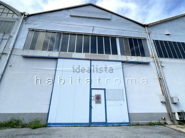 Capannone in vendita di 800 m² in Via Piave, 287