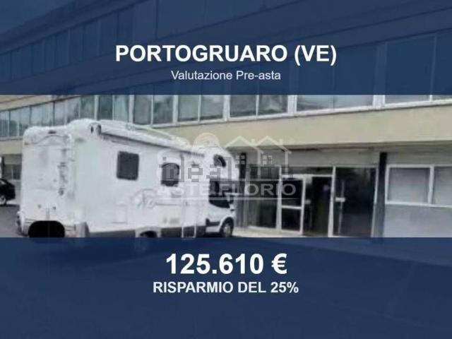 Capannone in vendita di 800 m² in Viale Udine