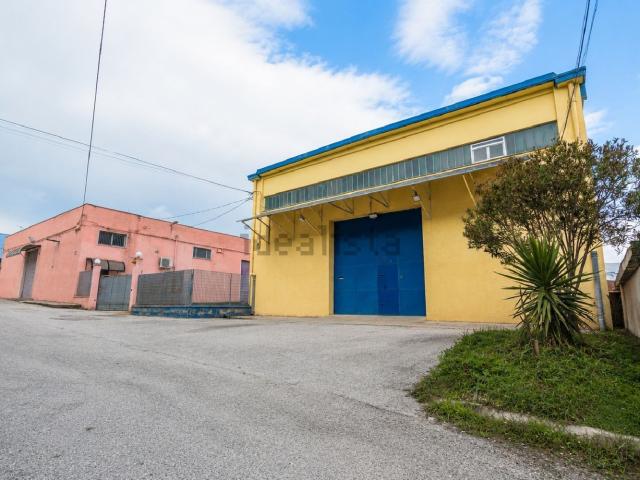 Capannone in vendita di 800 m² in Contrada Fascione