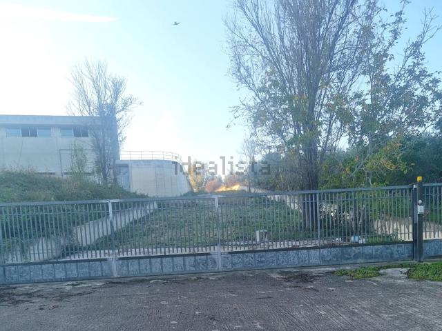Capannone in vendita di 800 m² in Contrada Granaro, 1