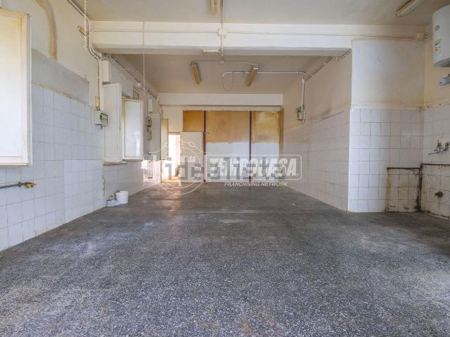 Capannone in vendita di 80 m² in Corso Giuseppe Garibaldi