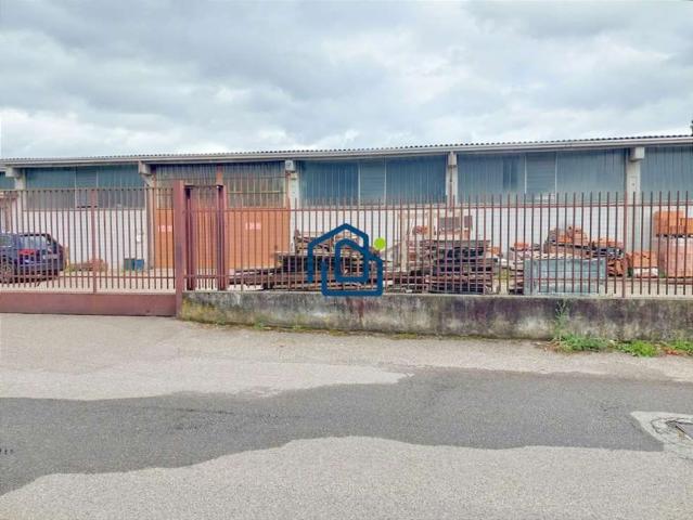 Capannone in vendita di 816 m² in Via XXV Aprile, 64