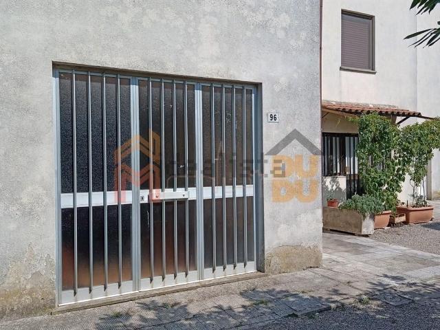 Capannone in vendita di 81 m² in Via II Giugno