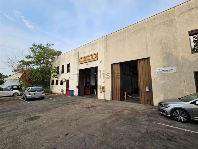 Capannone in vendita di 820 m²