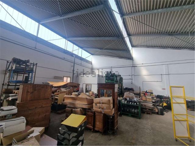 Capannone in vendita di 820 m²