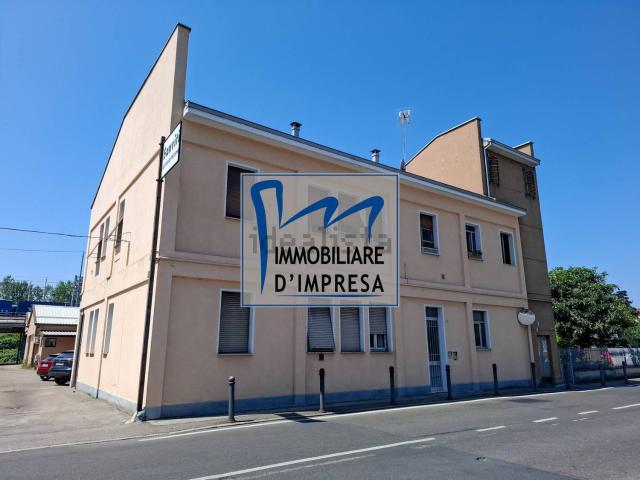 Capannone in vendita di 825 m² in Via Palermo