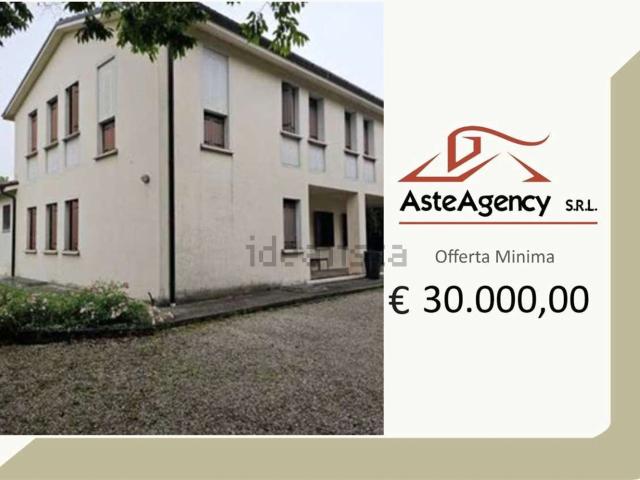 Capannone in vendita di 826 m² in Via Brigata Campania