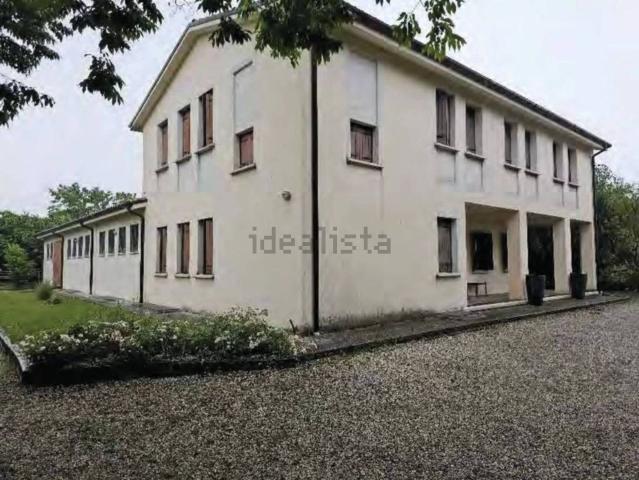 Capannone in vendita di 826 m² in Via Giovanni Fantin