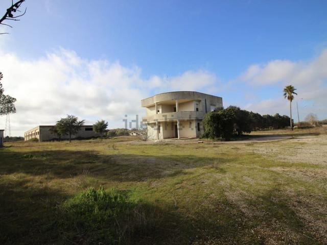 Capannone in vendita di 8280 m² in Strada SP63