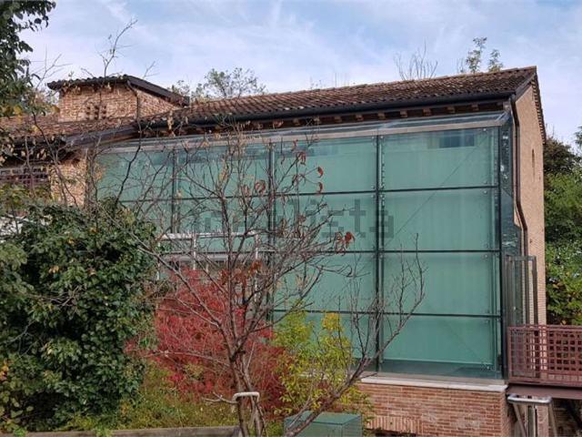 Capannone in vendita di 828 m² in Via Caprera