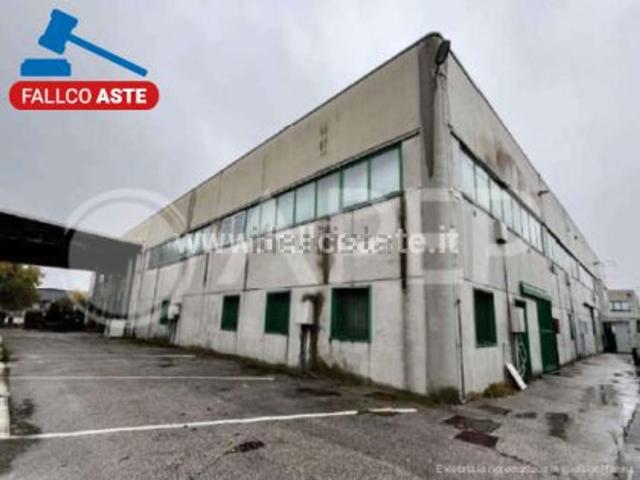 Capannone in vendita di 829 m² in Via volta, 25