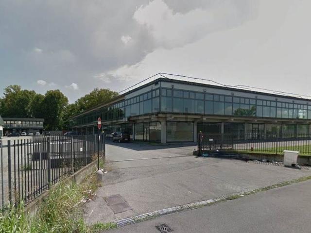 Capannone in vendita di 8300 m²