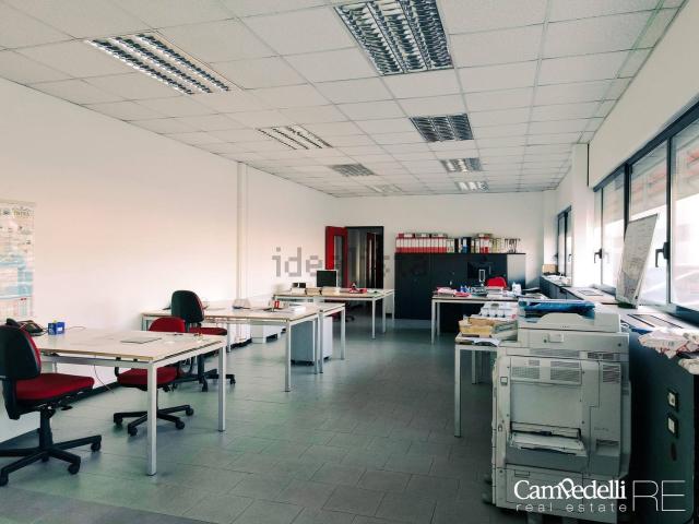 Capannone in vendita di 8300 m²