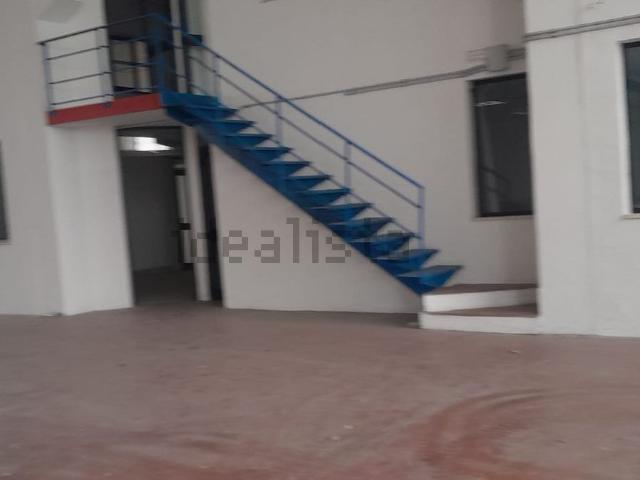 Capannone in vendita di 830 m² in Via Cavour, 74
