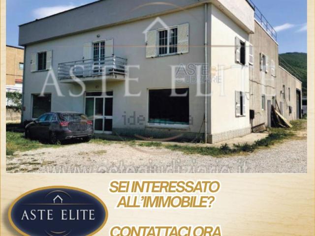 Capannone in vendita di 836 m² in Viale Maestri Del Lavoro, 11
