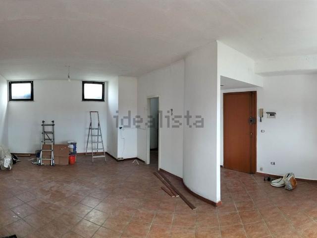 Capannone in vendita di 842 m²