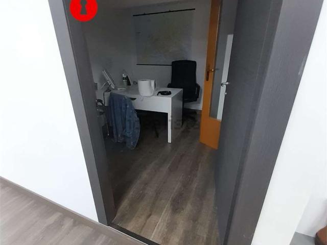 Capannone in vendita di 850 m² in Via Boscofangone