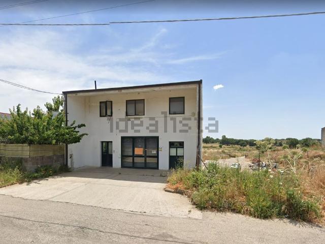 Capannone in vendita di 850 m² in Via Degli Artigiani, 91